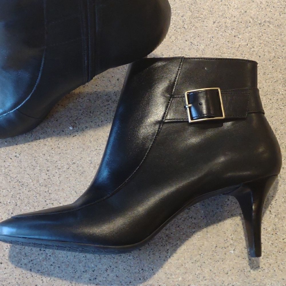 👍 Black Talbots Sleek Classic Style Booties Size 8.5. Brazil Leather A1